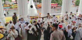 Pensiunan Guru Bandar Lampung Geruduk Pemkot Bandar Lampung