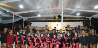 Sekda Pringsewu Hadiri Peringatan Hari Wayang Sedunia Di Gadingrejo