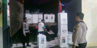Polres Pringsewu Kawal Perpindahan Logistik Pilkada Ke KPU